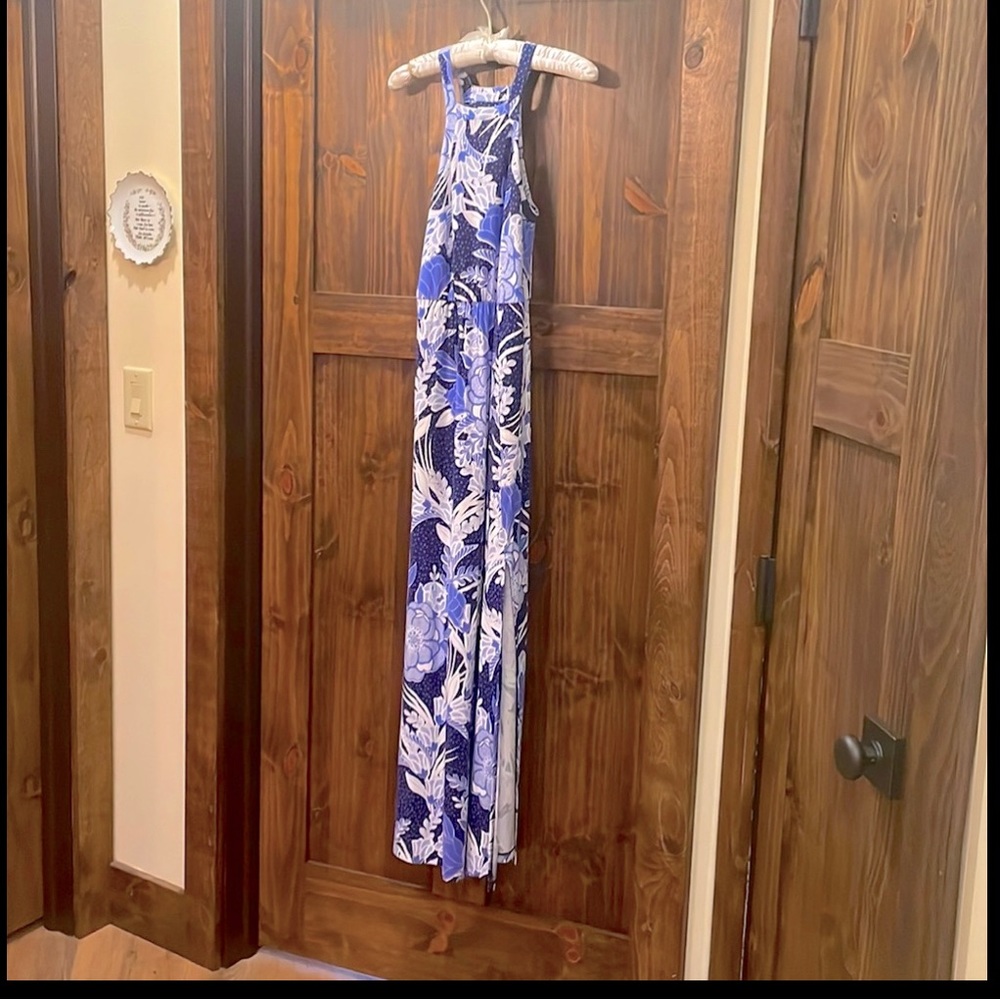 NWOT Soma Maxi dress w/ pockets and leg slit. SUPER SOFT w/ elastic waist. CUTE